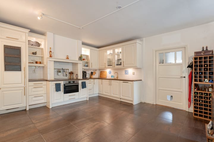 Foto 15 van Titanialaan 5