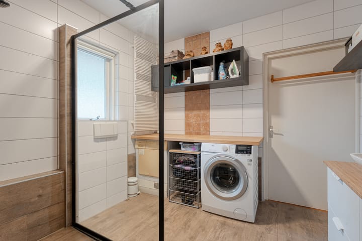 Foto 28 van Titanialaan 5