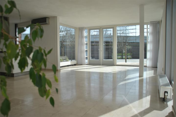 Foto 17 van Lilian Ngoyiweg 160