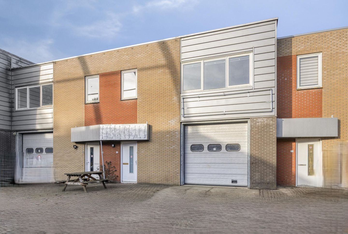 View photo 1 of Netwerk 53