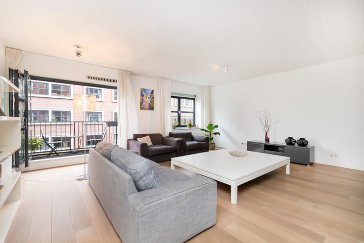 Photo 2 of Rheastraat 14