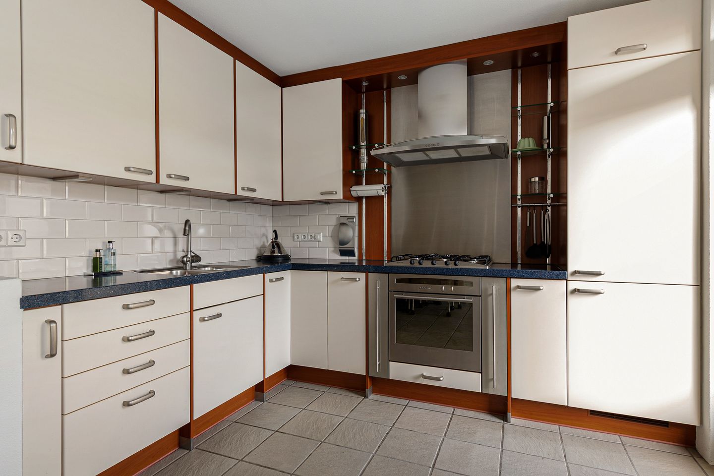 Photo 14 of Venkel 20