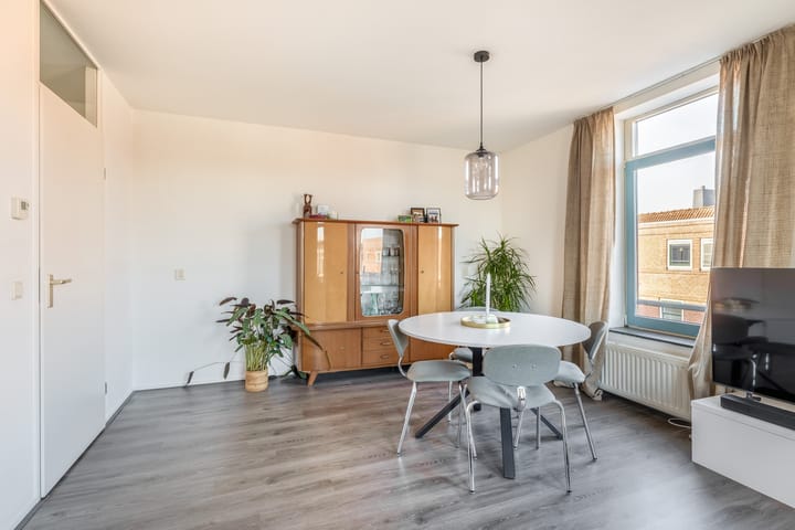 Photo 2 of Essenburgstraat 22-A