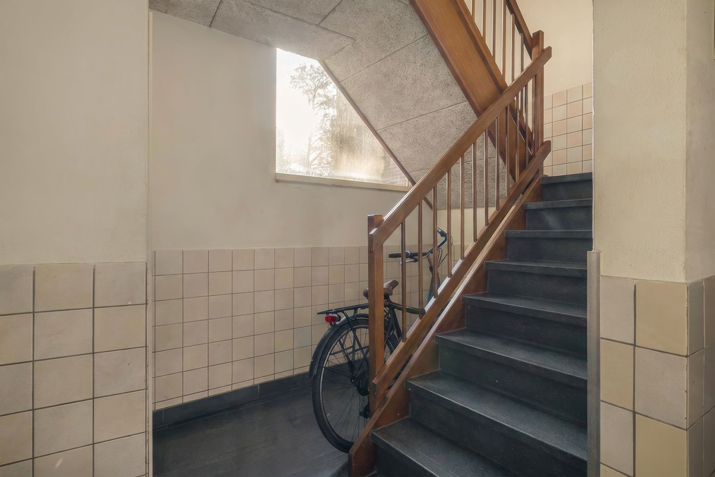 Photo 10 of Essenburgstraat 22-A