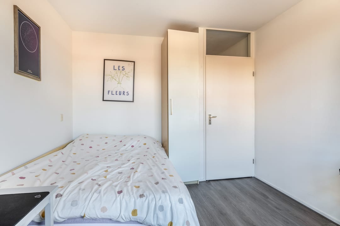 Photo 32 of Essenburgstraat 22-A