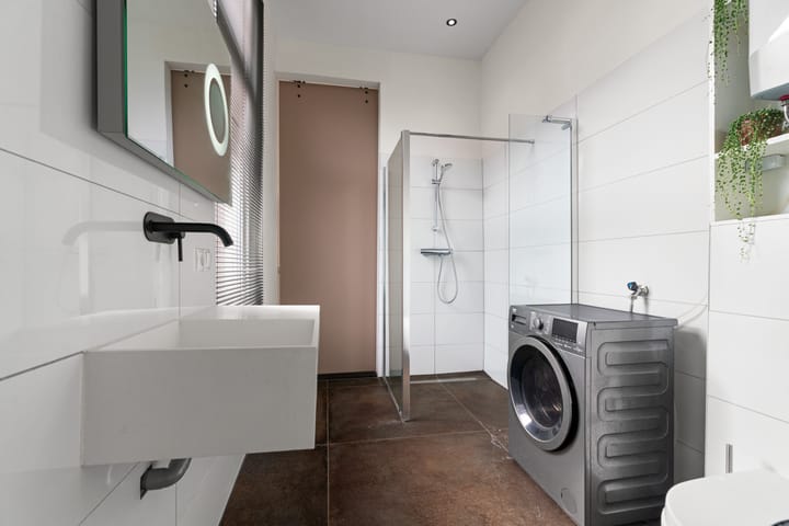 Photo 19 of Evertsenstraat 48