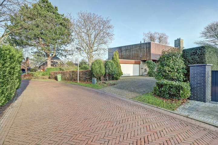 Photo 1 of Notaris L P vd Blinkln 11-A