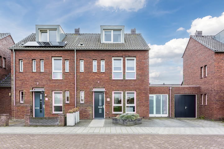 Photo 1 of Leeuwerik 9