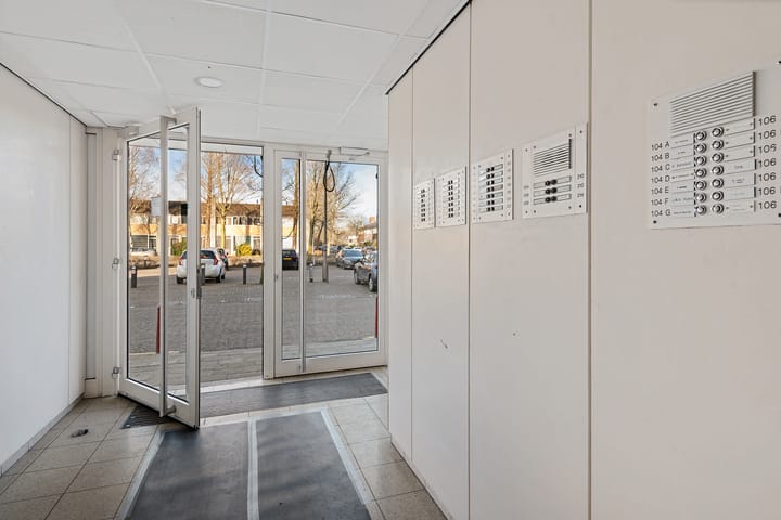 Foto 28 van Robert Kochlaan 212