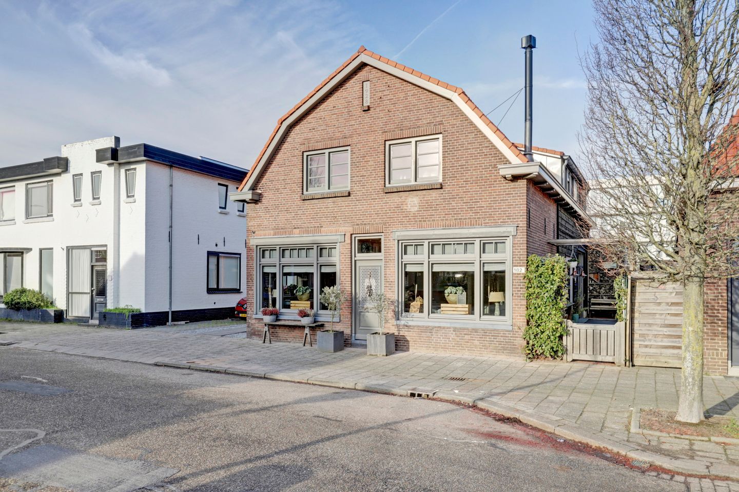 View photo 2 of Willemstraat 182