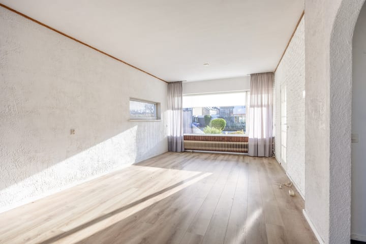 Photo 2 of A van Voorthuijsenweg 33