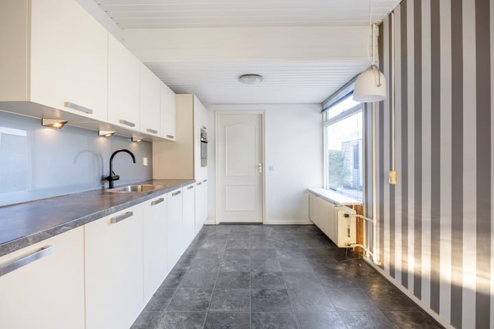 Photo 22 of A van Voorthuijsenweg 33