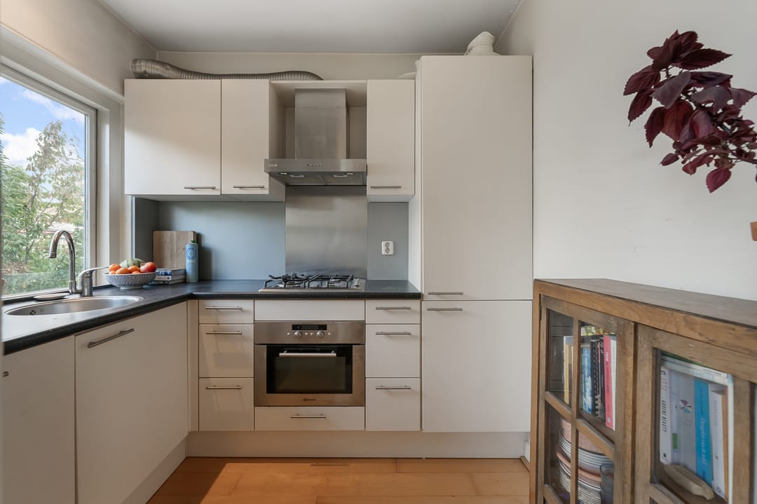 Photo 11 of Willem Leevendstraat 10-1