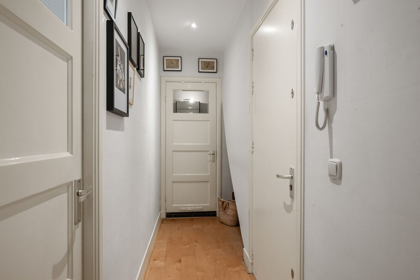 Photo 14 of Willem Leevendstraat 10-1