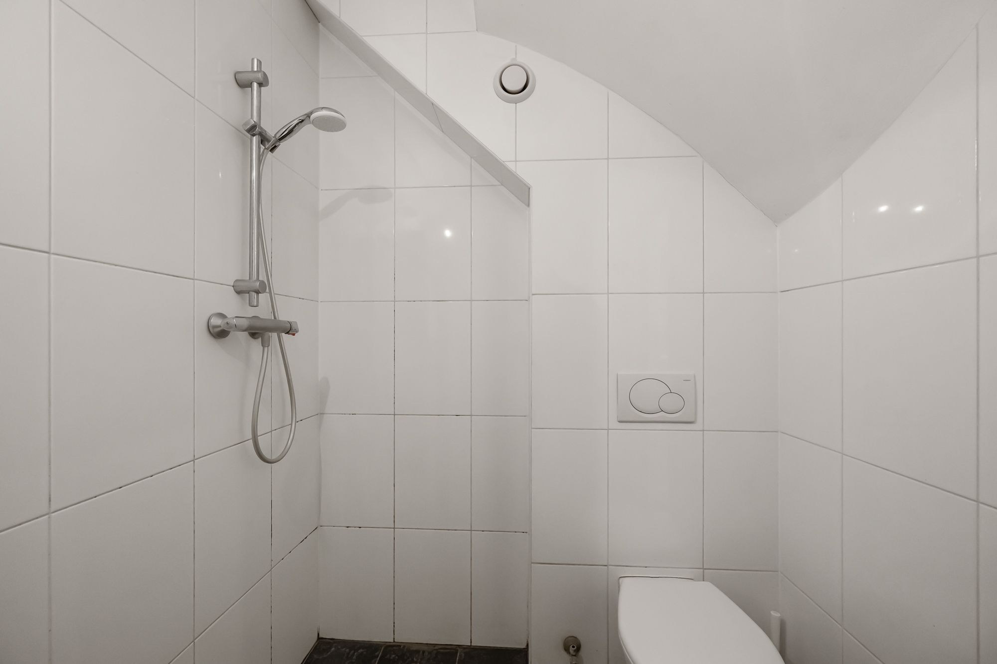 Photo 18 of Willem Leevendstraat 10-1