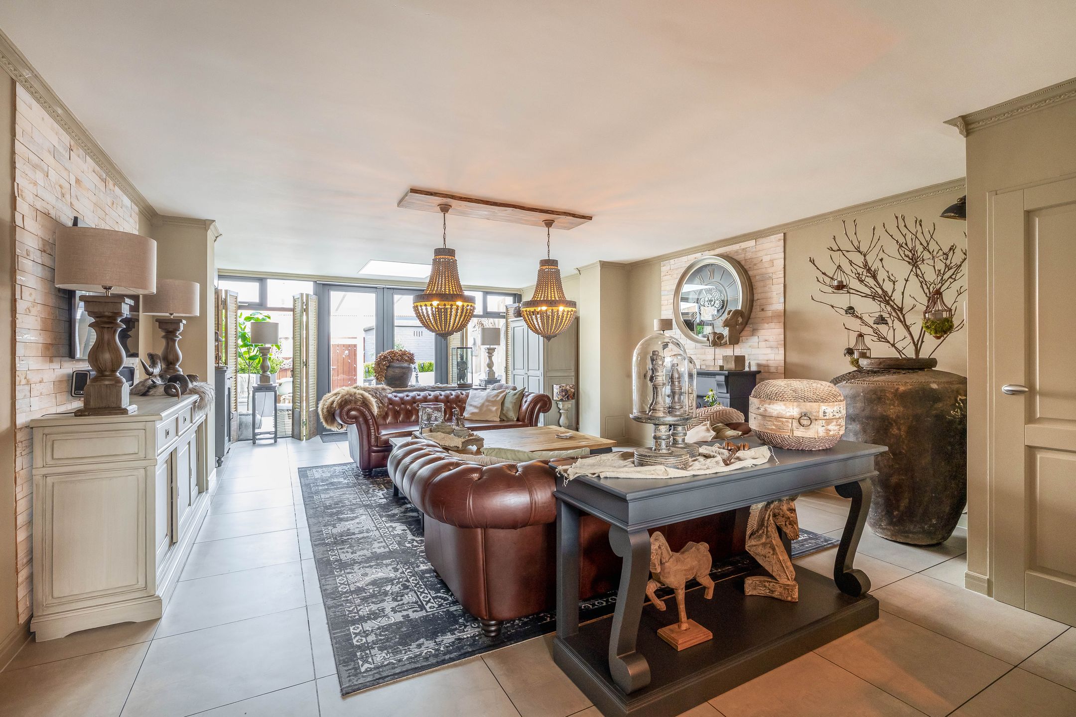 Photo 3 of Branding 69