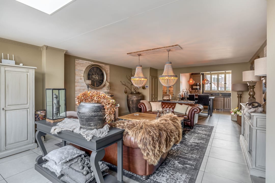 Photo 8 of Branding 69