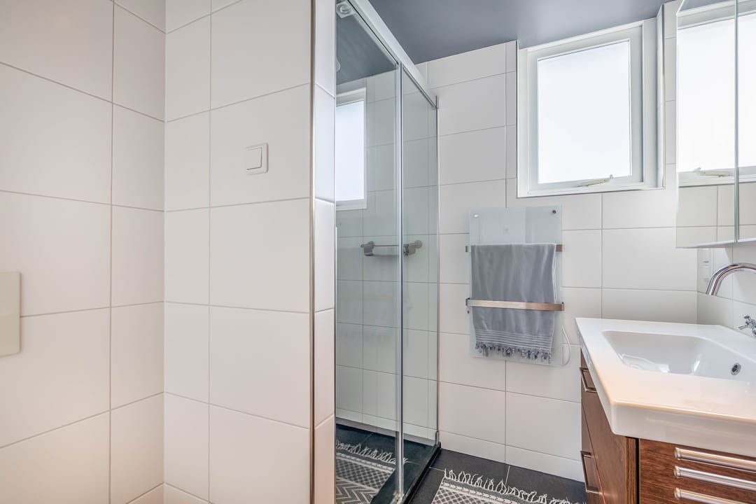 Photo 23 of Branding 69