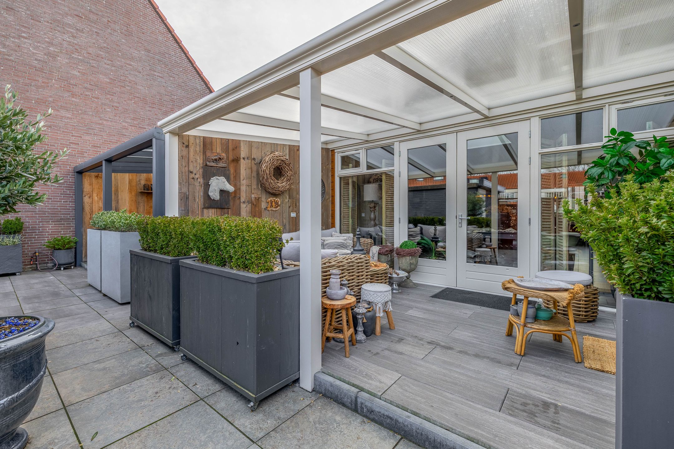 Photo 33 of Branding 69