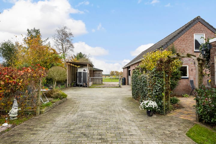 Photo 42 of Eserstraat 23-B