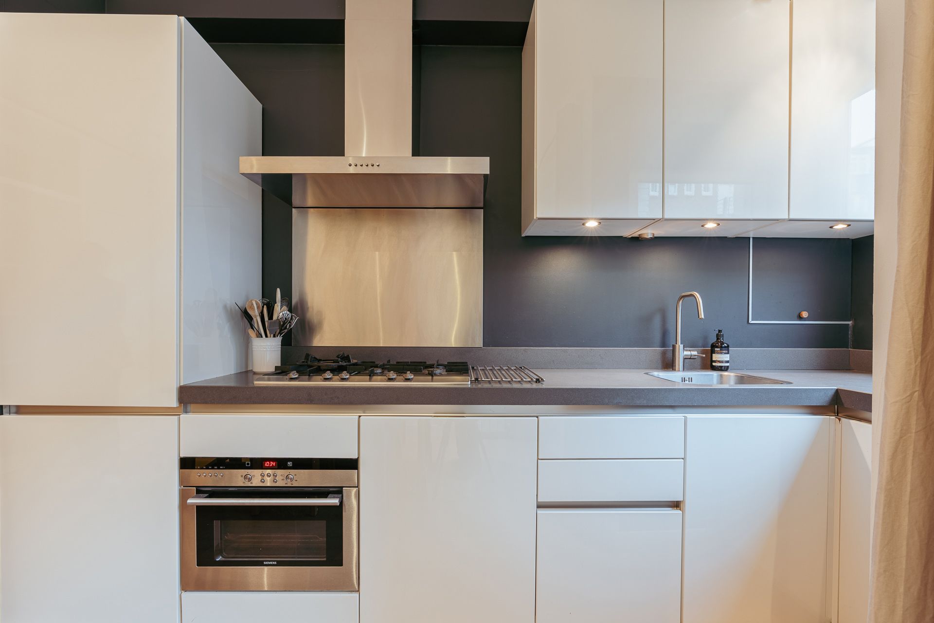 Photo 18 of Tweede Helmersstraat 41-1