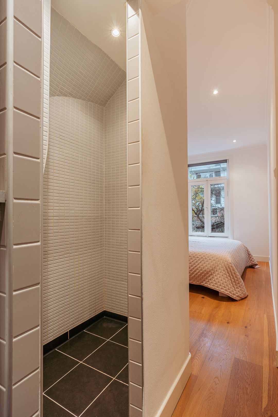 Photo 28 of Tweede Helmersstraat 41-1