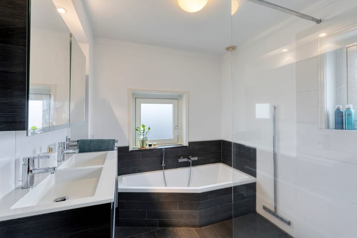 Photo 34 of Kamperfoeliestraat 3