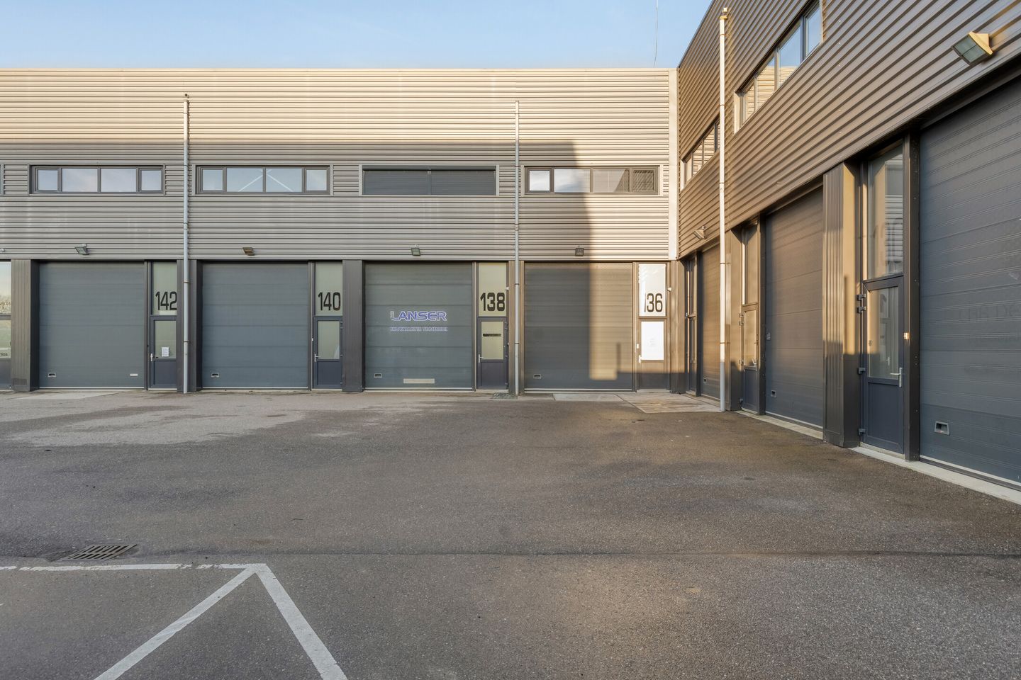 Bekijk foto 3 van Luzernestraat 136