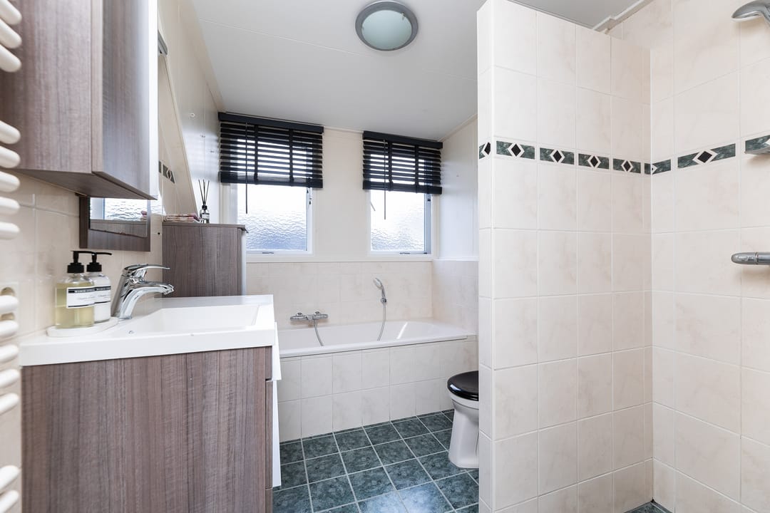 Photo 22 of Bovenheigraaf 118-A