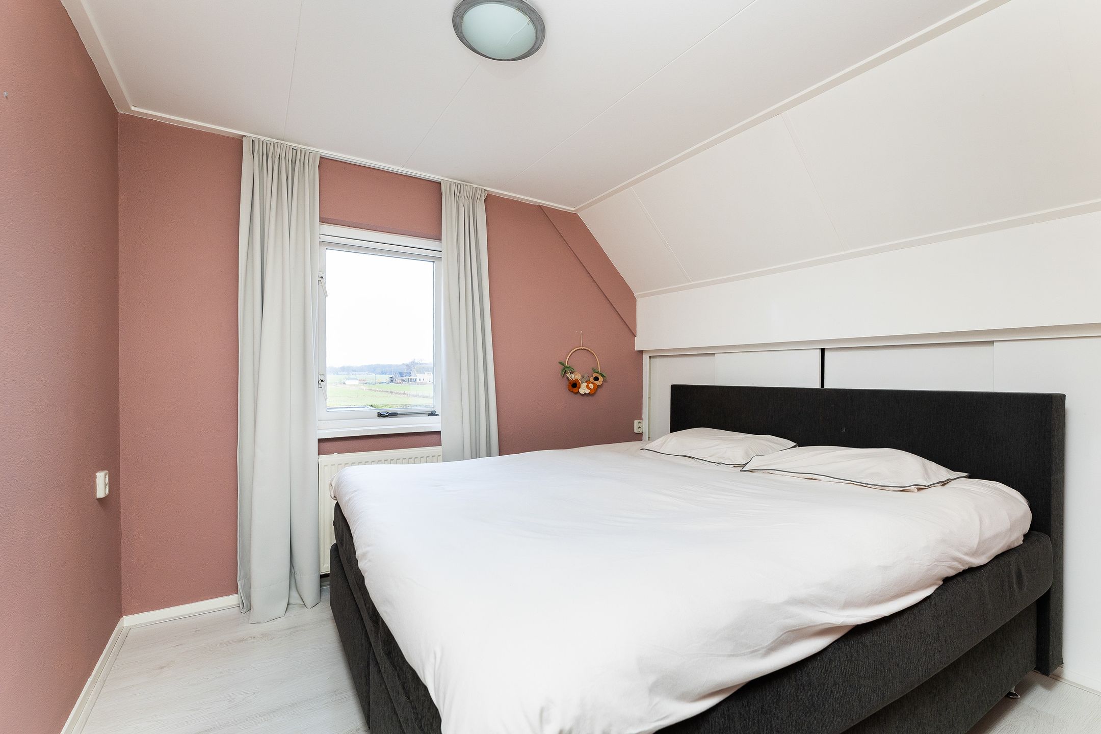 Photo 24 of Bovenheigraaf 118-A