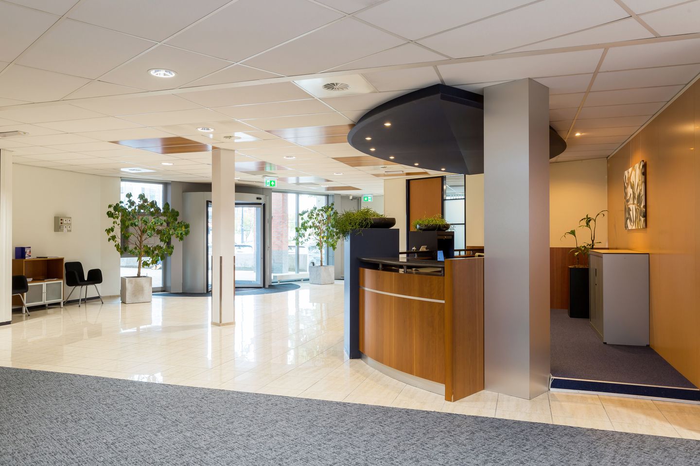 Bekijk foto 3 van Luchthavenweg 99