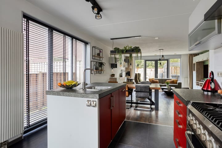 Photo 25 of Hendrik Veenemanstraat 52