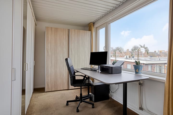 Photo 19 of Goudenregenstraat 6