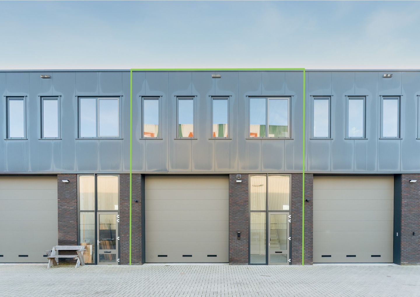 View photo 1 of Accustraat 21-L