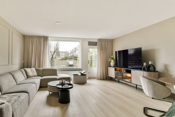 Foto 8 van Middenmolenlaan 59