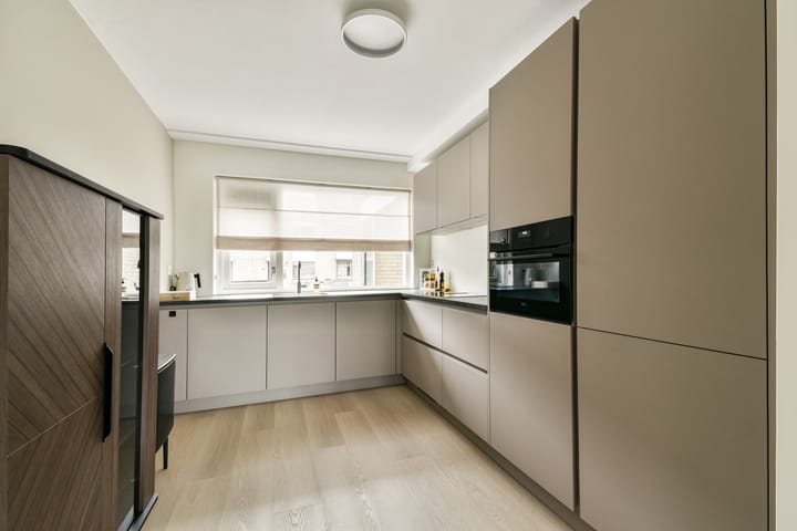 Foto 11 van Middenmolenlaan 59