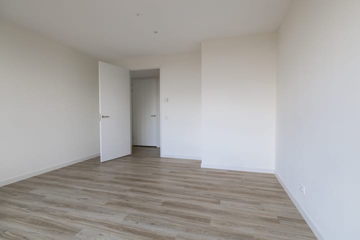 Photo 4 of Vincent van den Heuvellaan 193