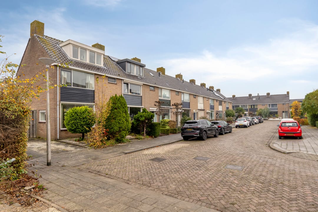 Photo 1 of Schultz van Haegenstraat 17