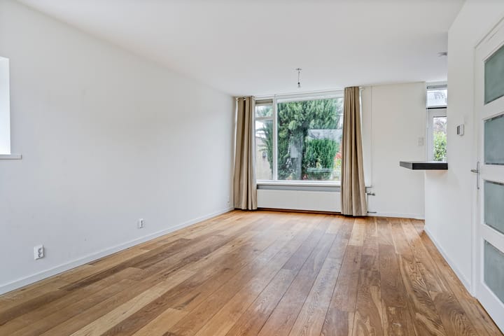 Photo 4 of Schultz van Haegenstraat 17