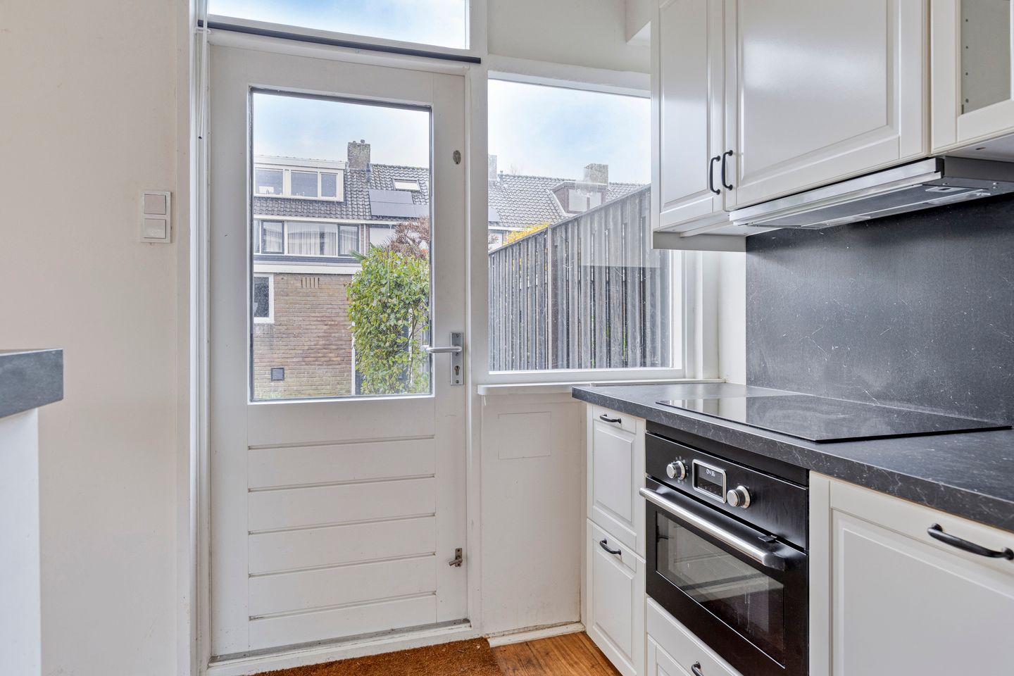 Photo 10 of Schultz van Haegenstraat 17