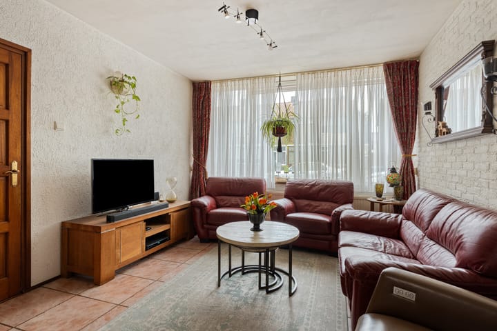 Foto 9 van van Aitzemastraat 13