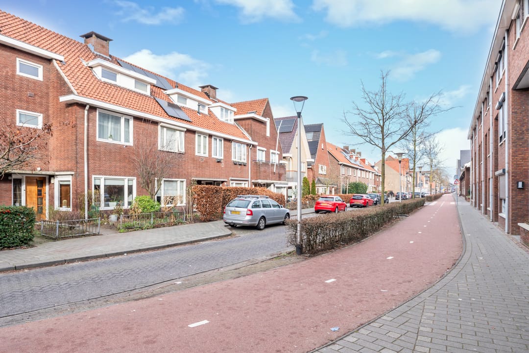 Photo 8 of Pastoor van Leeuwenstraat 82