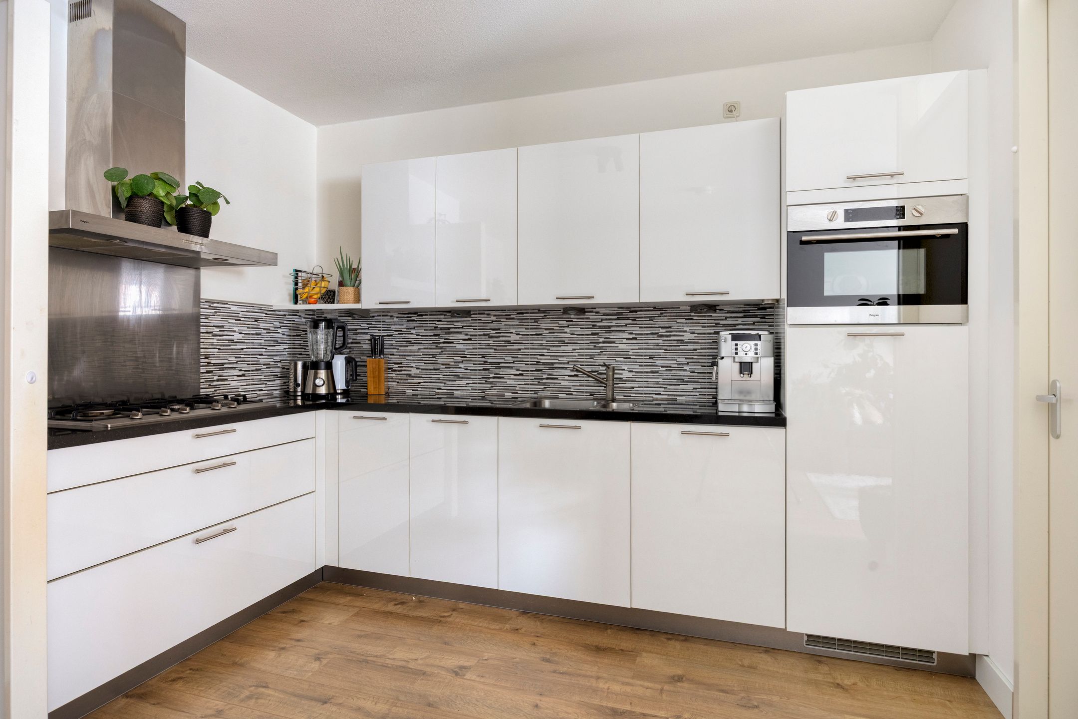 Photo 12 of Oranjehof 9