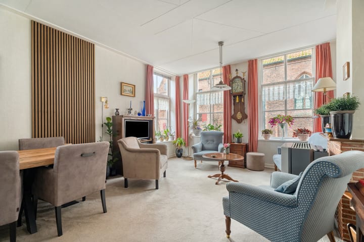 Photo 2 of Jufferenstraat 7