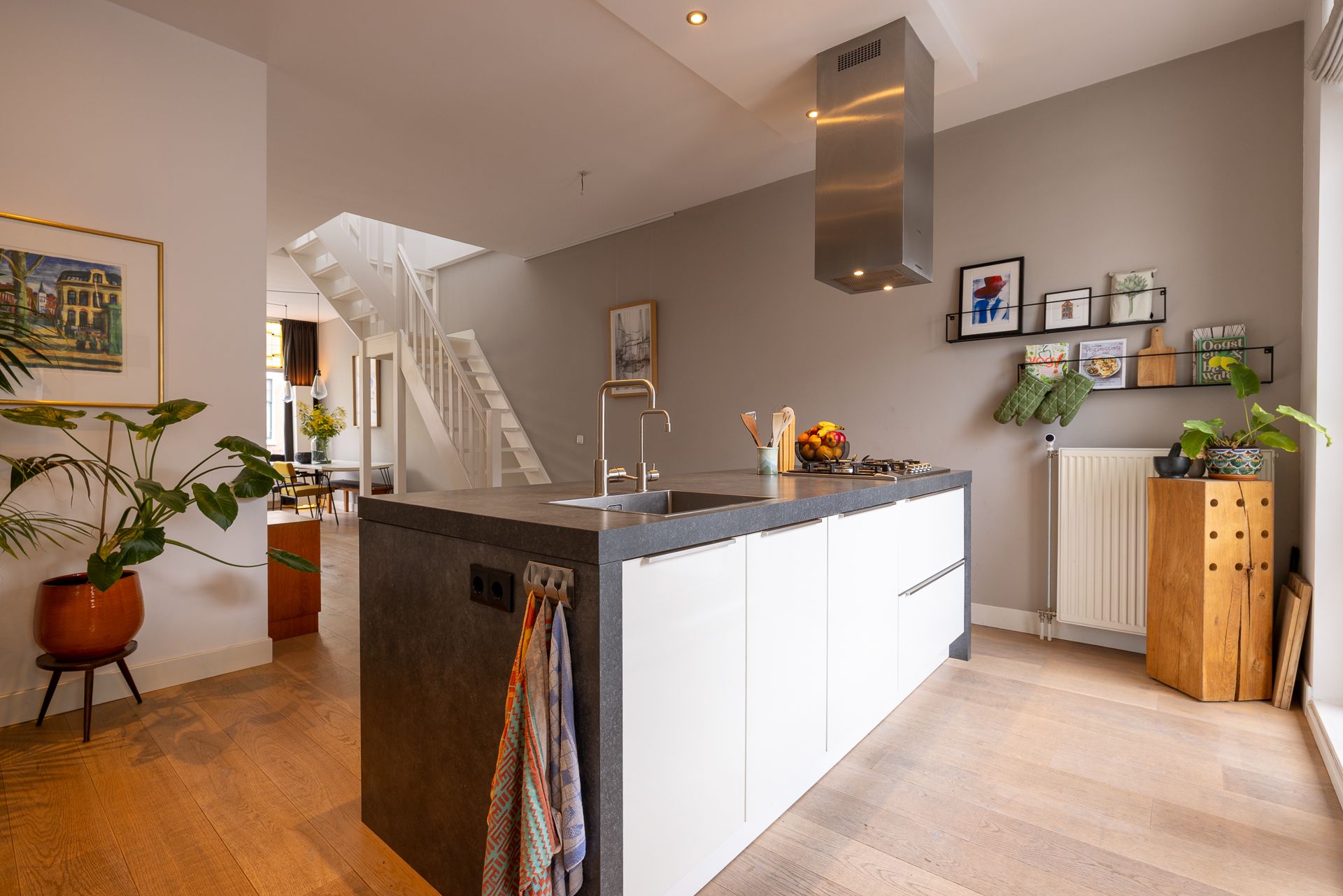 Foto 15 van Joost van Geelstraat 43-A