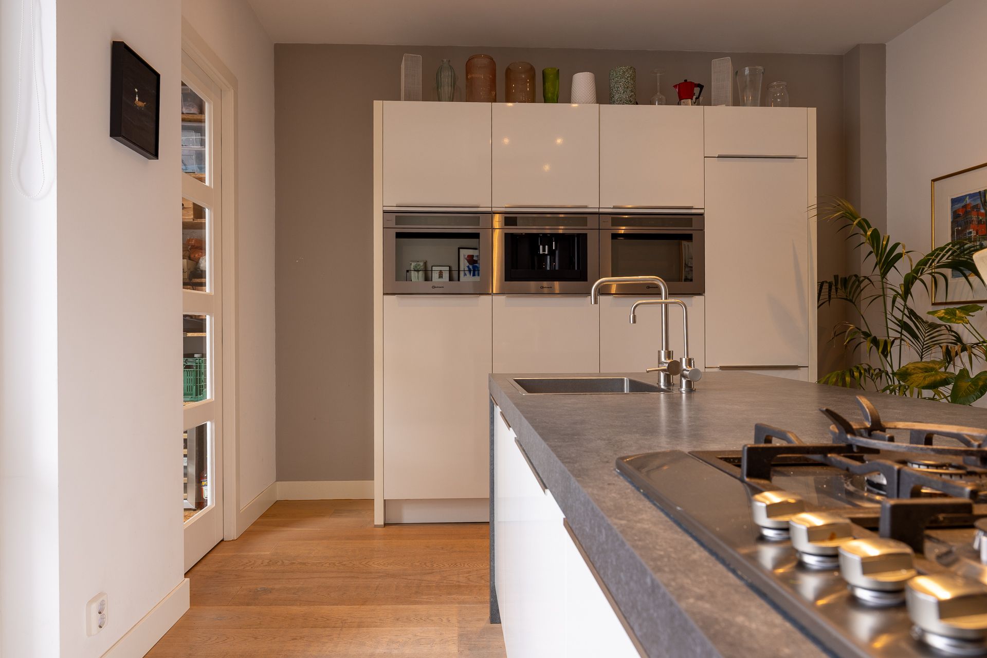 Foto 18 van Joost van Geelstraat 43-A