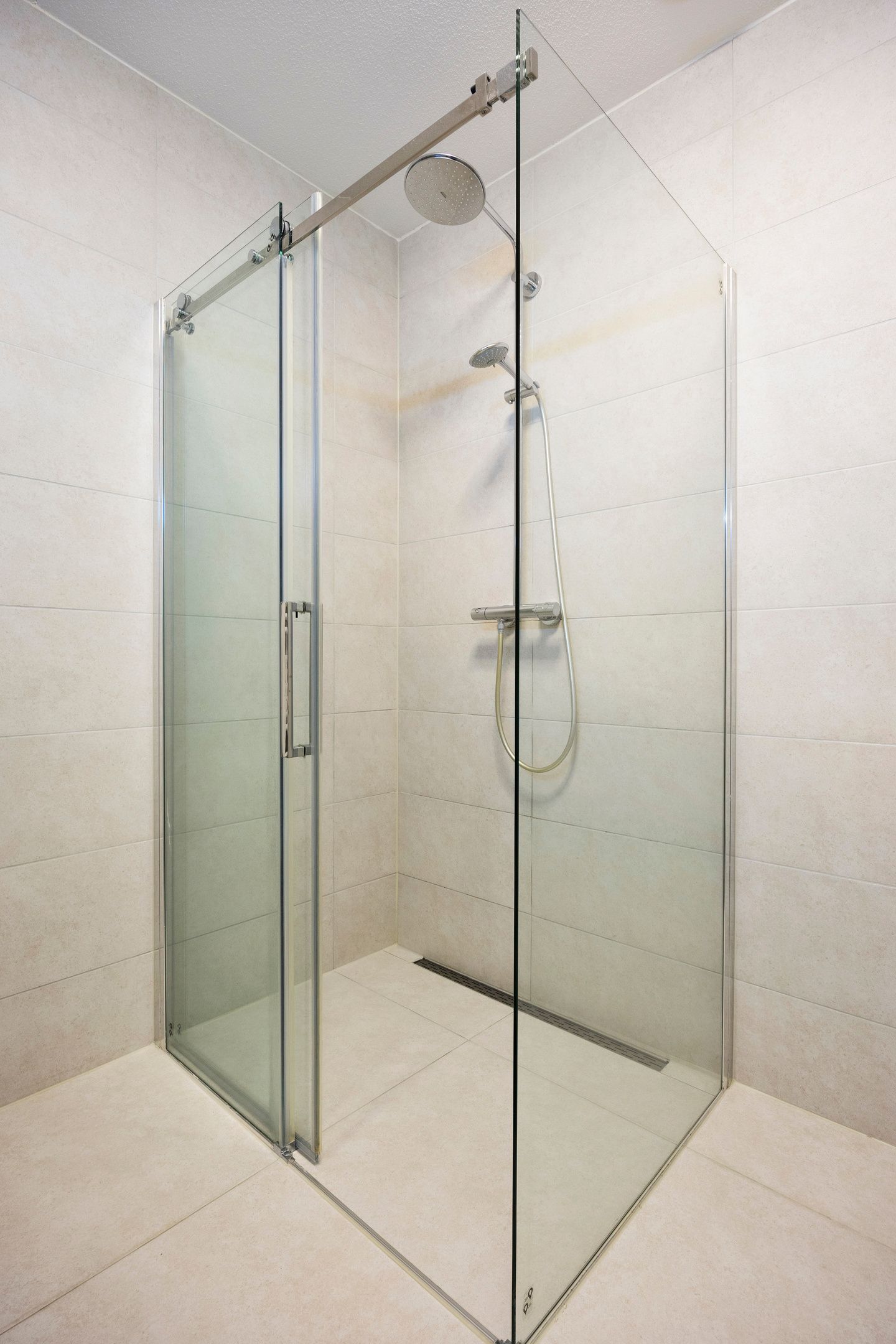 Foto 19 van Carolina MacGillavrylaan 552