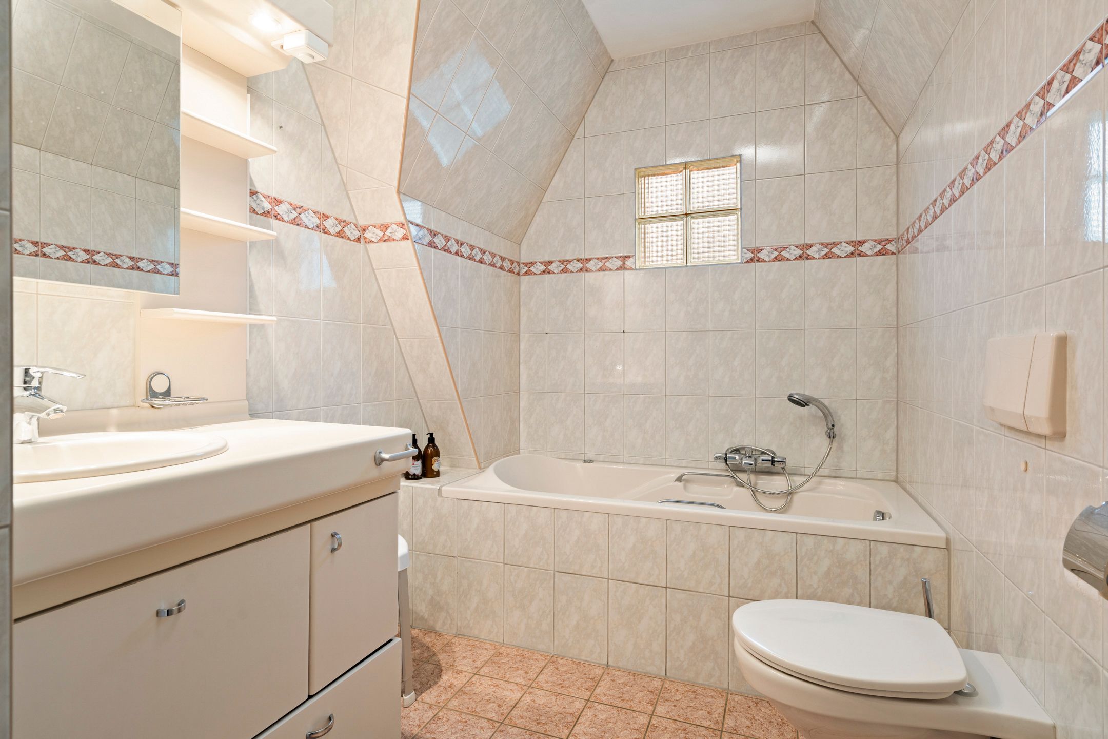 Foto 33 van Stationsstraat 22-B