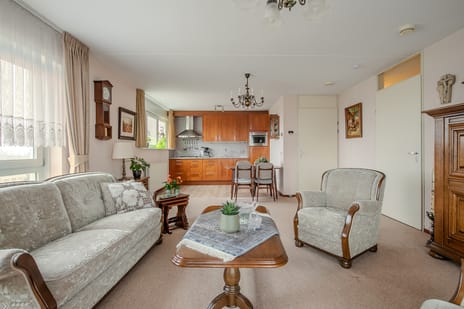 Olympiade 54 secondary image