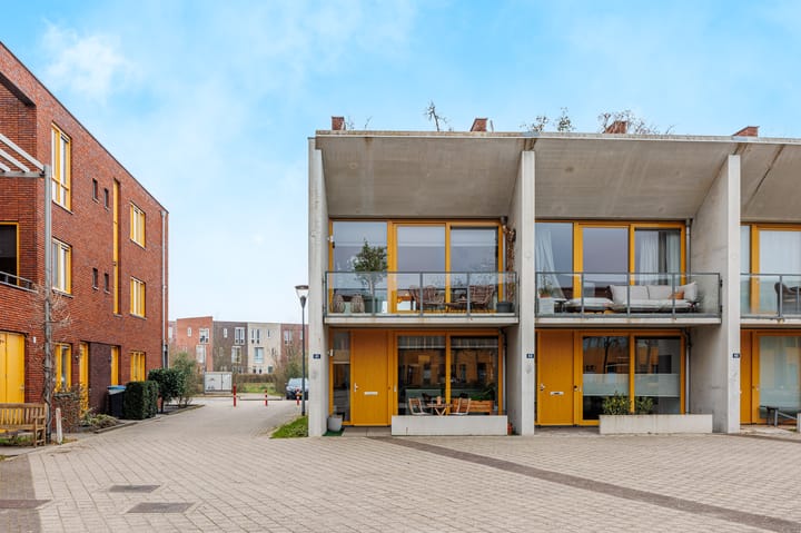 Photo 4 of John Lennonstraat 41